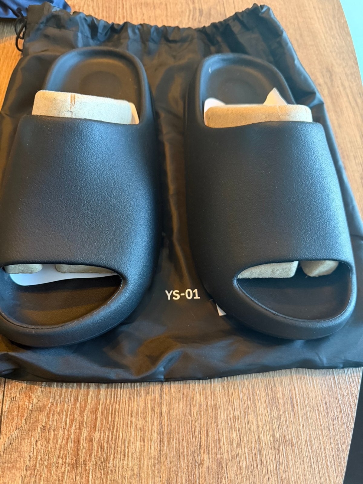 Yeezy slide maat 39, Kleding | Heren, Slippers, Zwart, Nieuw, Ophalen of Verzenden
