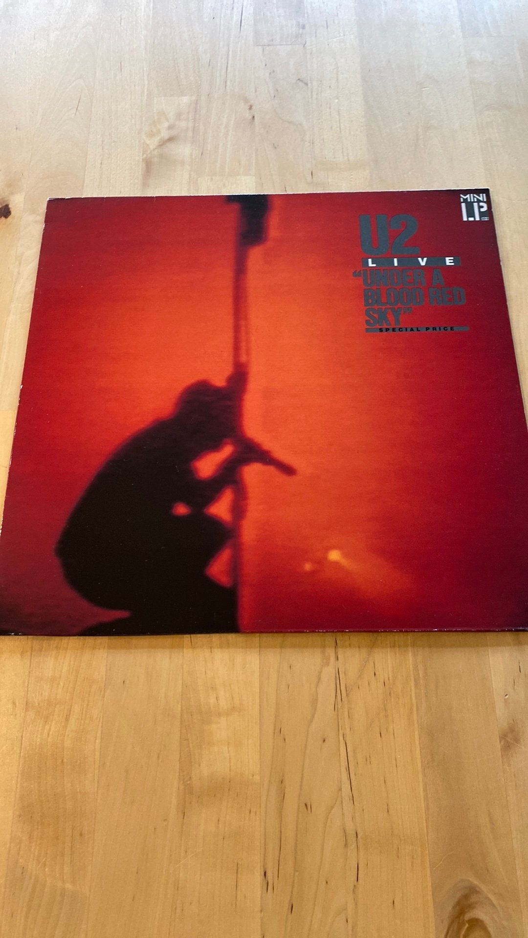 Vinyl lp U2 - Under a blood red sky, Ophalen of Verzenden, Zo goed als nieuw, 12 inch, Poprock
