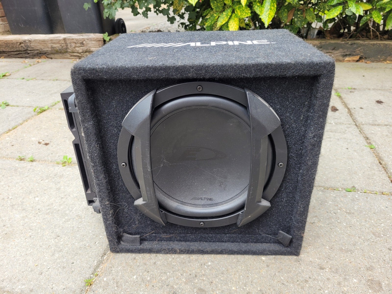 Alpine Subwoofer met ingebouwde versterker (320W), Verzenden