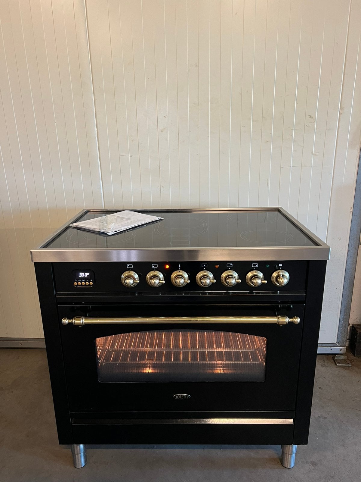 Luxe Boretti fornuis keramisch hooglans zwart/messing - 90cm, 60 cm of meer, Keramisch, Ophalen of Verzenden, Zo goed als nieuw