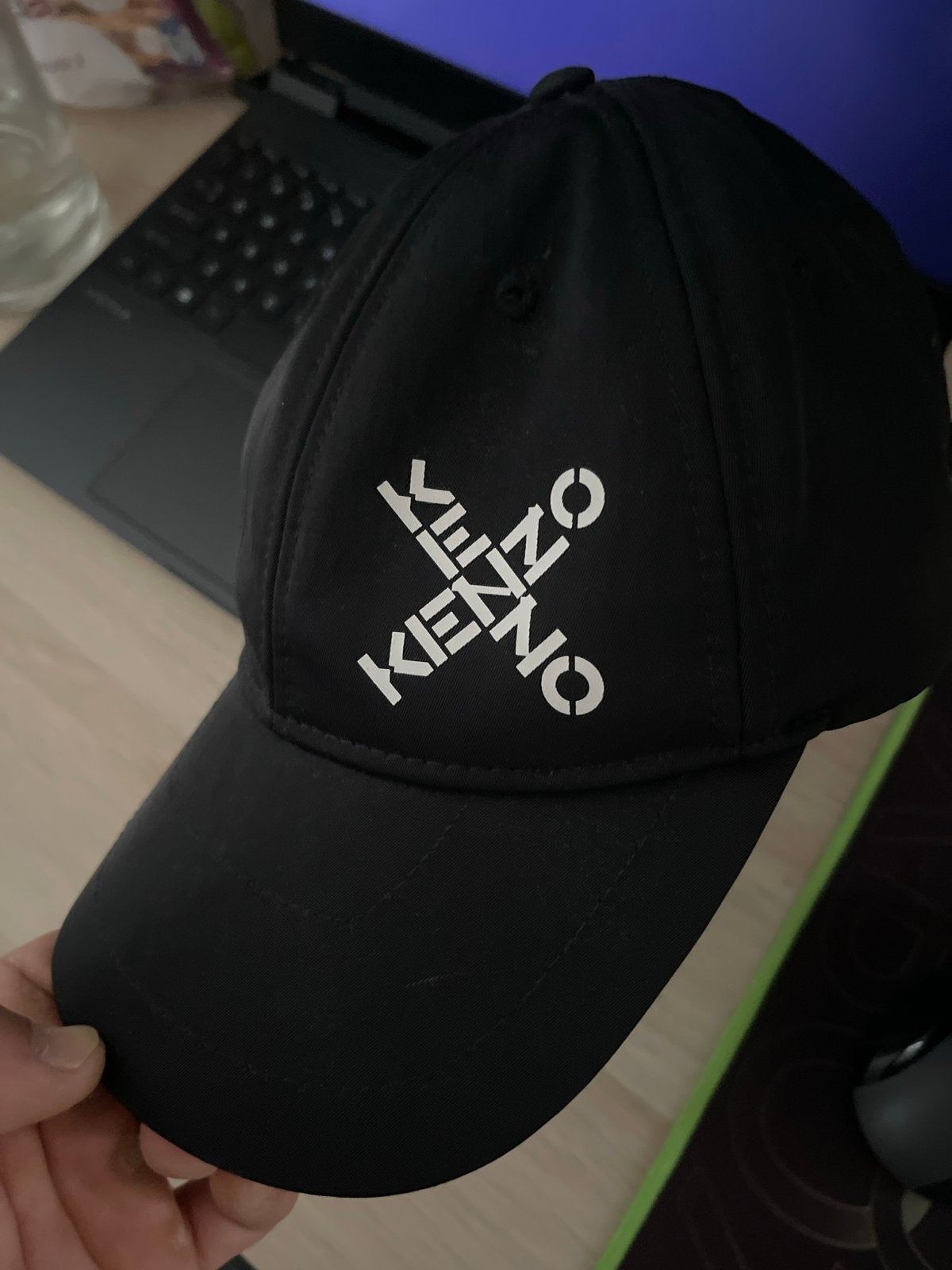 Kenzo pet - Zwart met wit logo, Ophalen, Zo goed als nieuw, One size fits all, Pet
