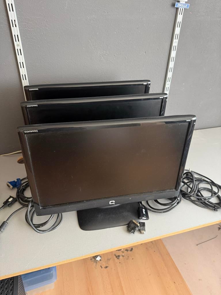3x Compaq monitoren met kabels - Ideaal voor thuiskantoor, Computers en Software, Monitoren, Ophalen, 60 Hz of minder, Gebruikt