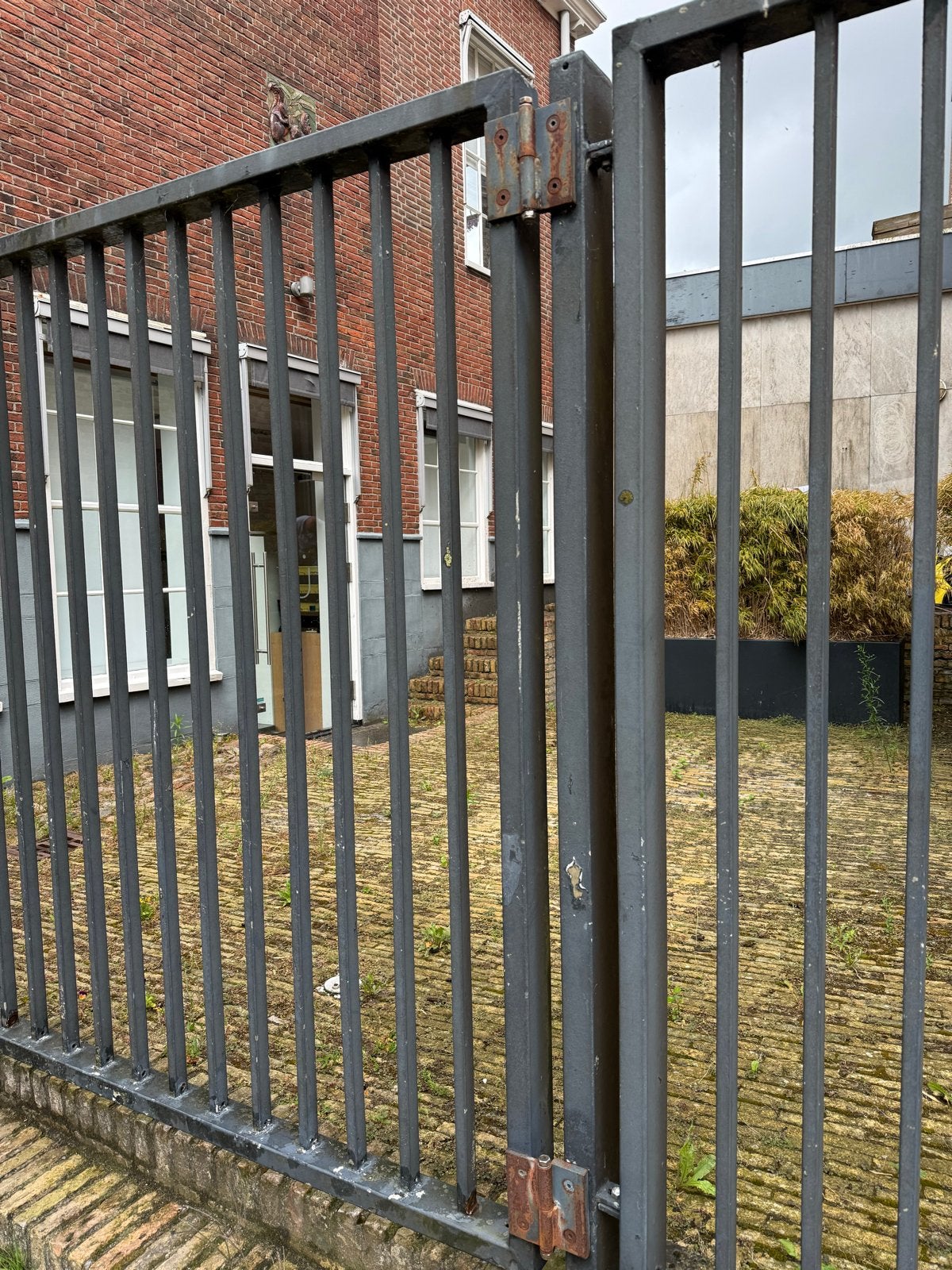 Robuust ijzeren spijlenhekwerk met poort, Ophalen, Met poort, Gebruikt, Spijlenhekwerk