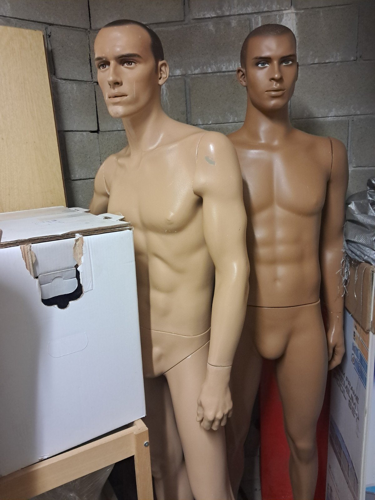 Twee Mannequins - Perfect voor Winkeldisplay, Ophalen of Verzenden