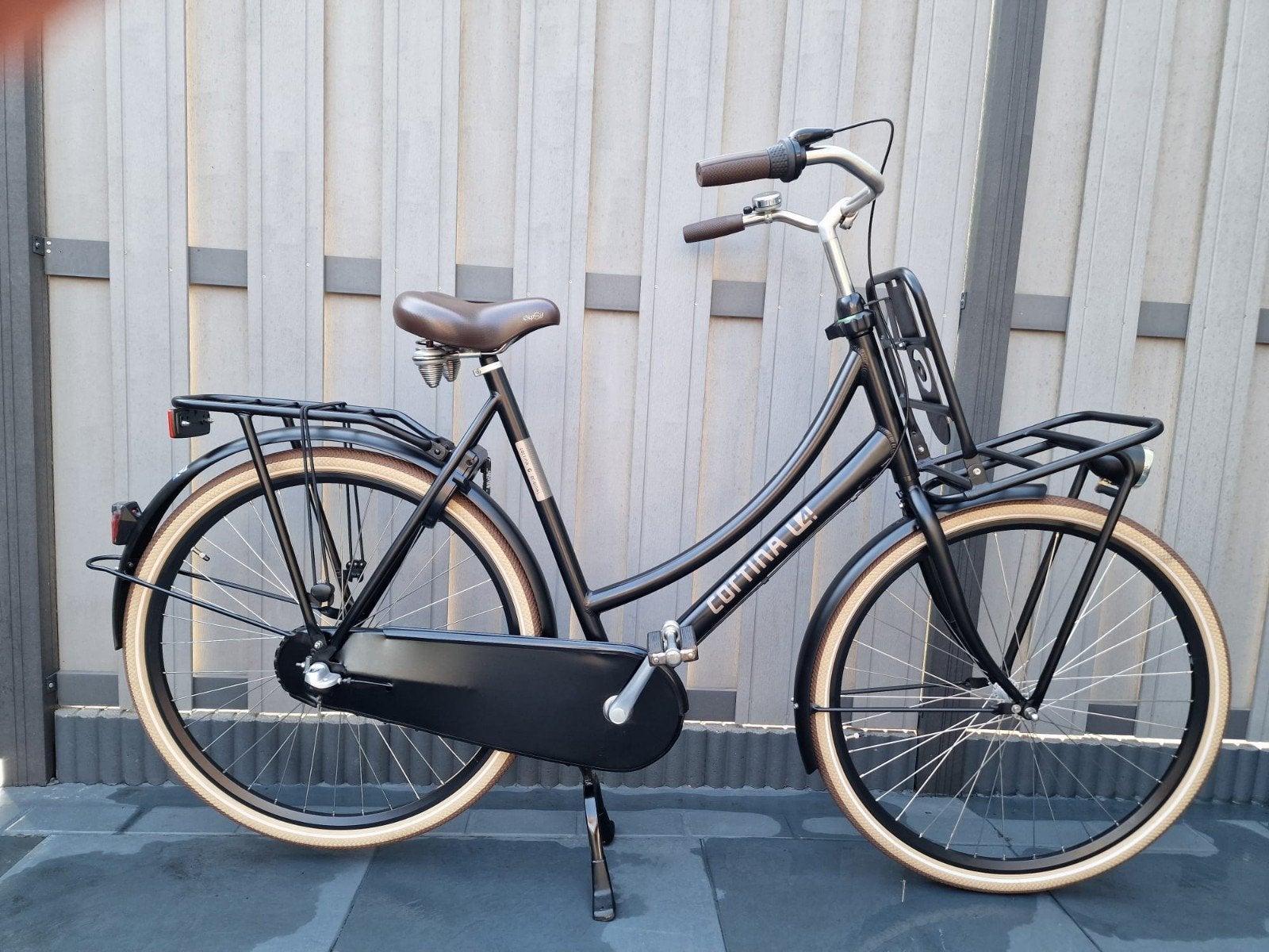 In zeer nette staat Cortina U4 Jet Black Matt 

Specificatie, Versnellingen, 56 cm of meer, Zo goed als nieuw, Ophalen