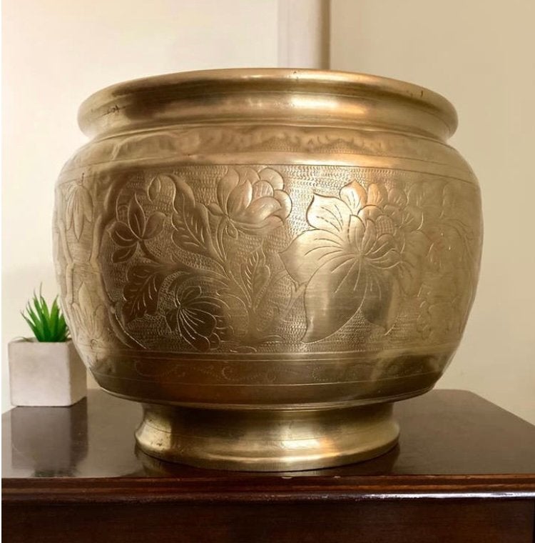 Grote Japanse pot brons of messing lotusbloem gegraveerd., Goud, Japan, Ophalen of Verzenden, Brons