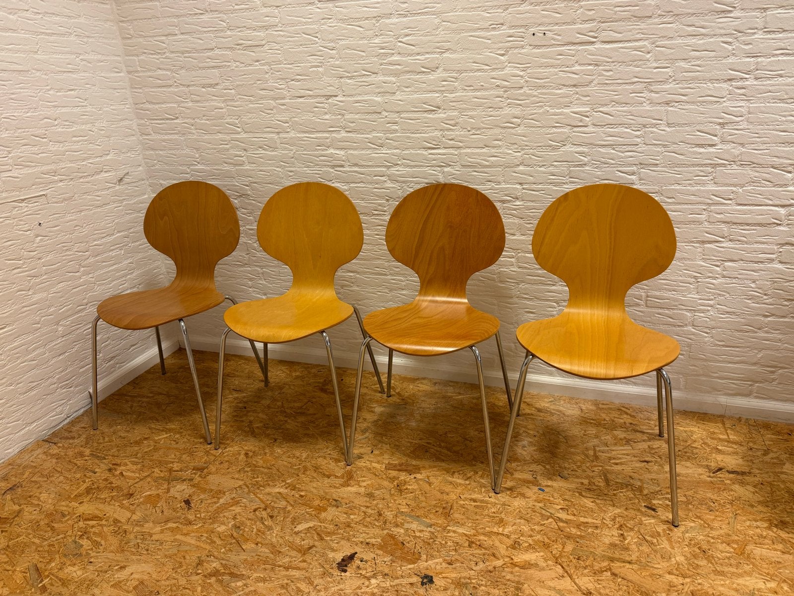 8 stapelbare stoelen - Hout en Metaal, Huis en Inrichting, Stoelen, Ophalen, Gebruikt, Overige kleuren, Vijf, Zes of meer stoelen