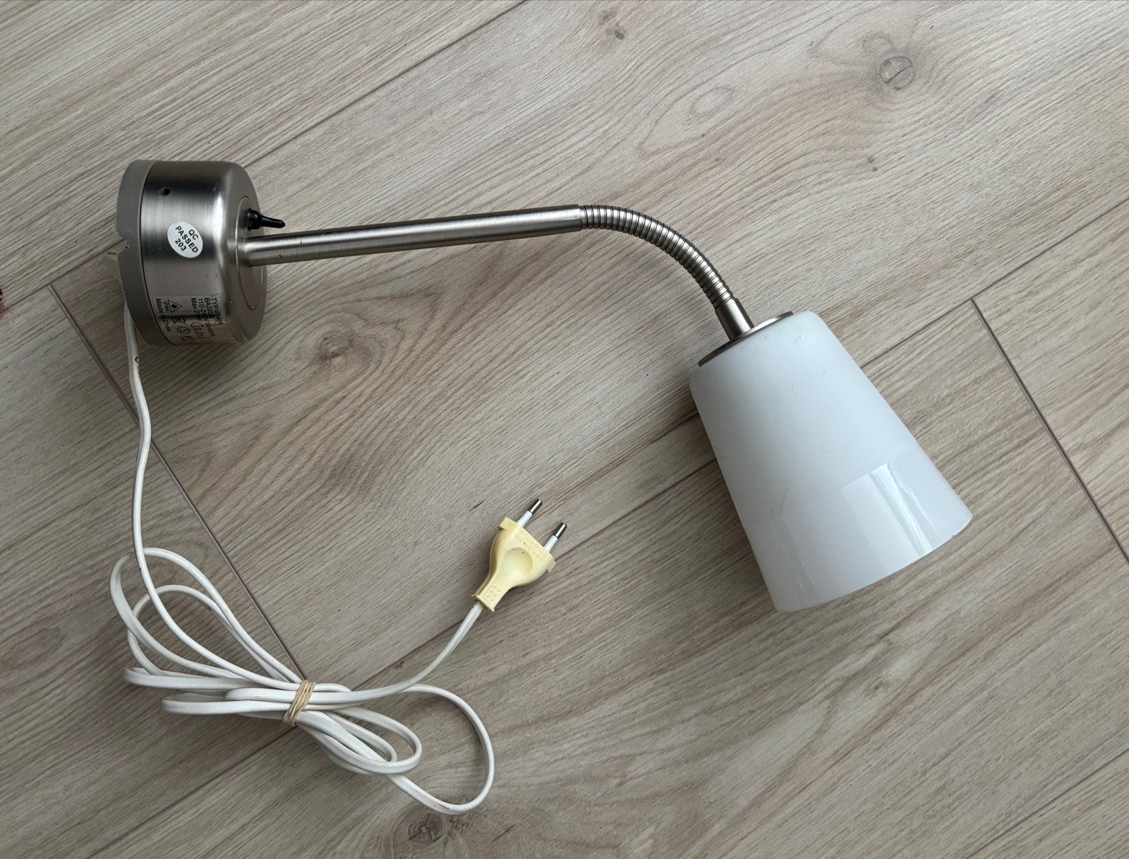 IKEA BÄSISK wandlamp met flexibele arm en glazen kap, Ophalen, Gebruikt, IKEA, Glas