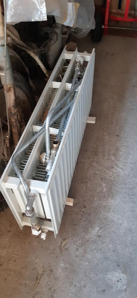Convector radiateur 2 jaar gebruikt met kranen, Doe-het-zelf en Verbouw, Verwarming en Radiatoren, Ophalen of Verzenden, Zo goed als nieuw