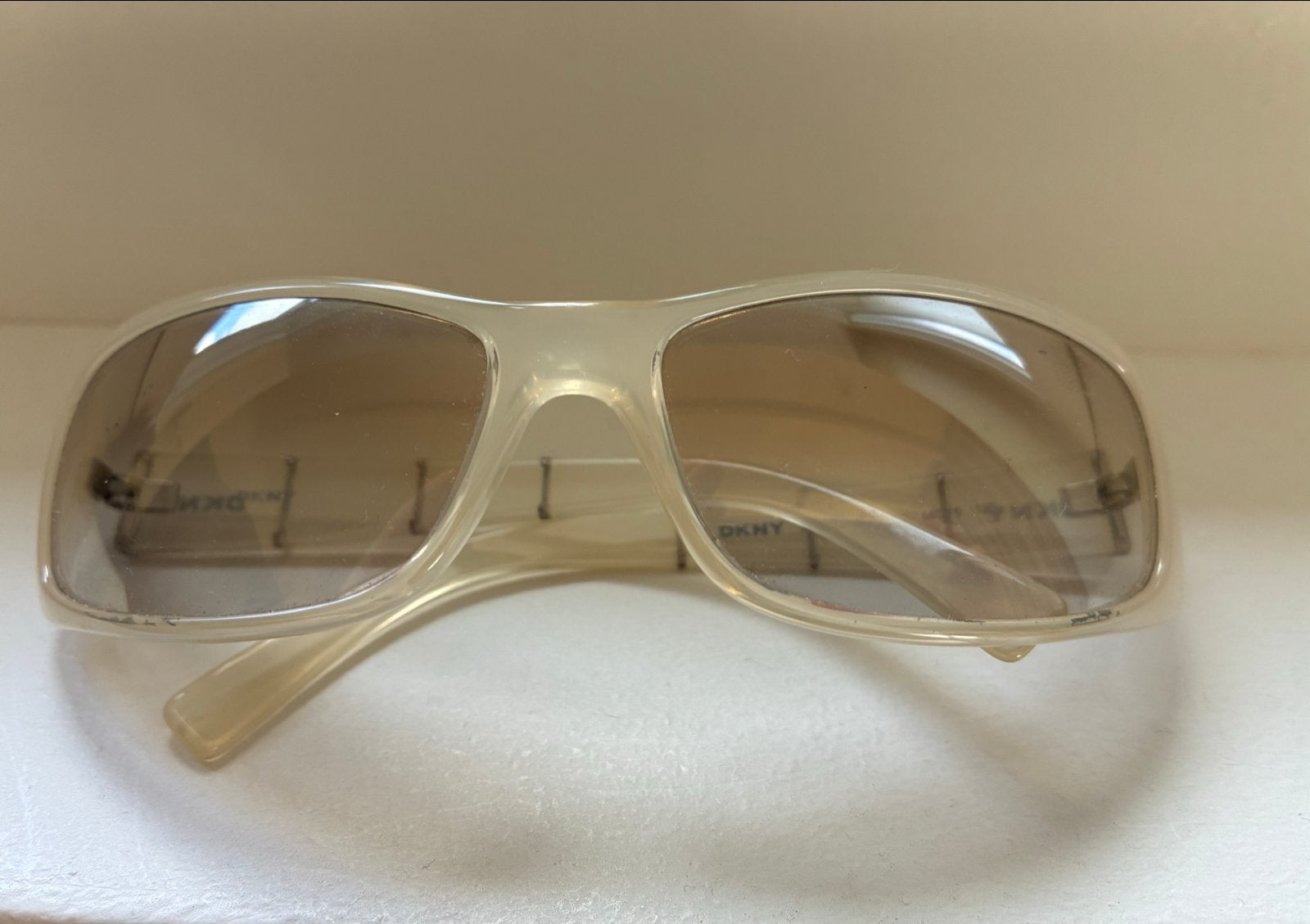 DKNY Zonnebril - Beige/Transparant, Overige merken, Gebruikt, Zonnebril, Beige