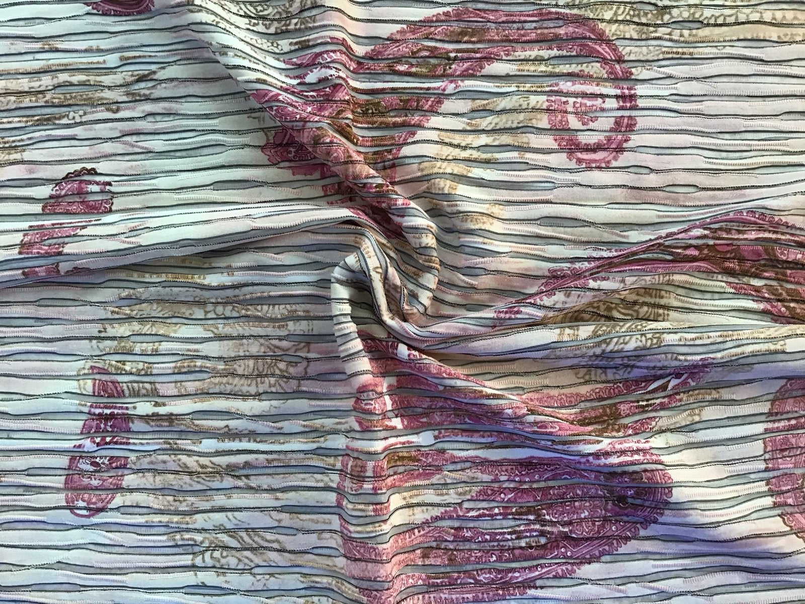 Lap stof stretch tricot Paisley motief rose beige 150x130 cm, 120 cm of meer, Nieuw, Ophalen of Verzenden, Roze