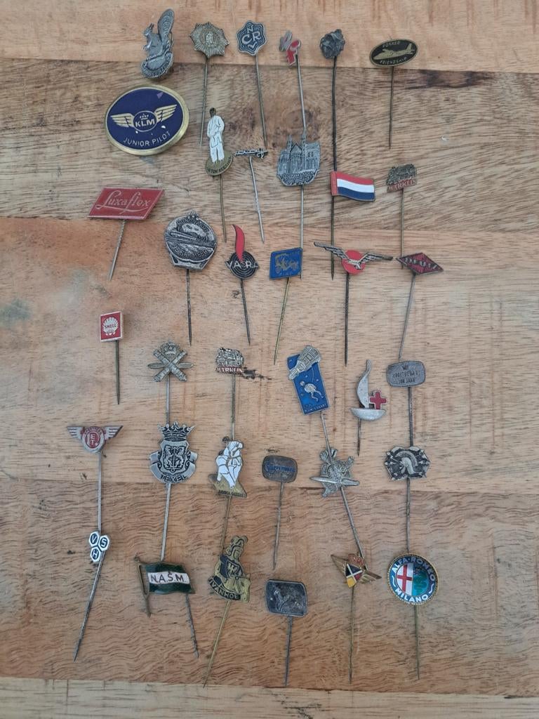 36 x speldjes retro vintage periode, Verzamelen, Speldjes, Pins en Buttons, Gebruikt, Allerlei, Ophalen of Verzenden, N.b
