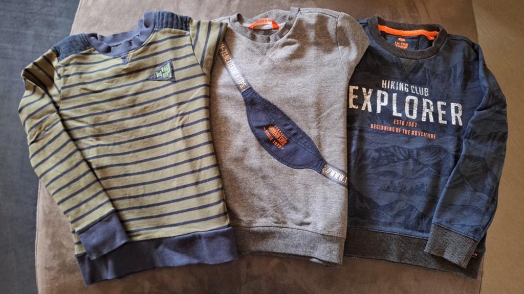 Drie stoere sweaters maat 122-128, Kinderen en Baby's, Kinderkleding | Maat 128, Ophalen of Verzenden, Gebruikt, Jongen, Trui of Vest