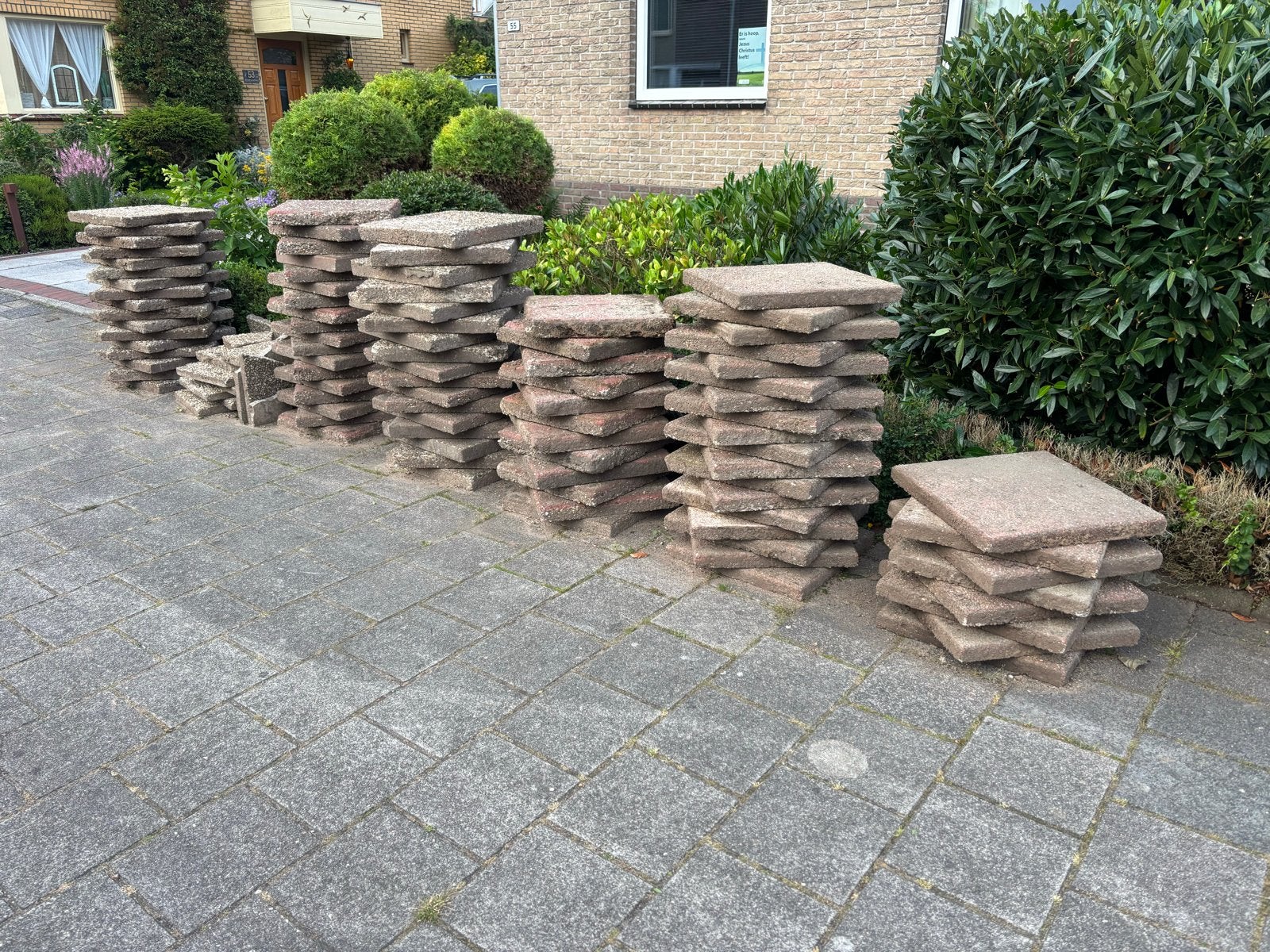 GRATIS ong. 90 stuks 50x50 terrastegels / grindtegels, Tuin en Terras, Ophalen, Gebruikt, 10 m² of meer, Beton