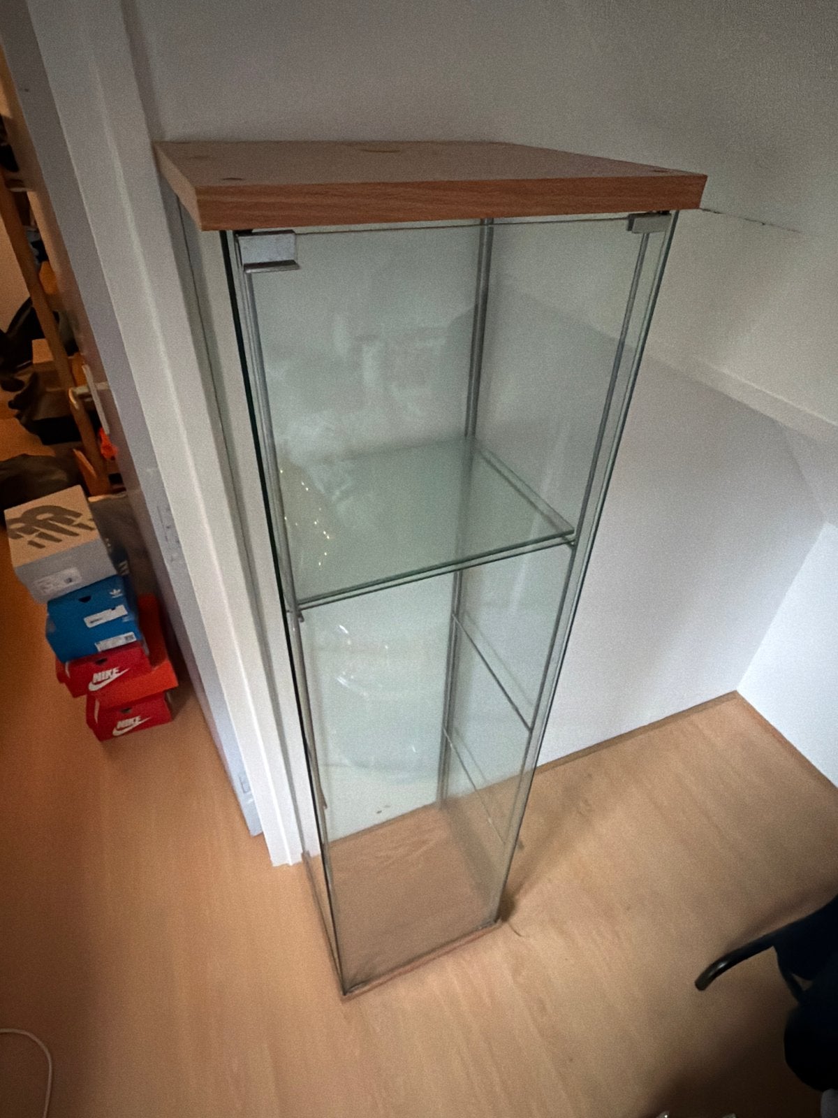 Glazen vitrinekast met houten boven- en onderkant, Ophalen, Minder dan 50 cm, Gebruikt, Glas