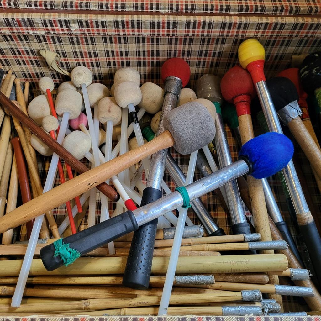 Koffer/stokken/60+/drum/brushes/surdo/koebel/xylofoon/vilt, Ophalen of Verzenden, Zo goed als nieuw, Overige soorten