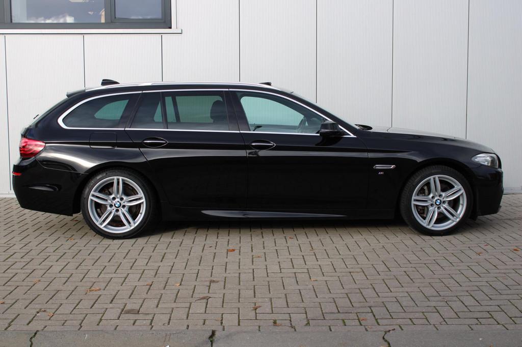 BMW 5-serie Touring 528xi M-Pakket I PANO I LED I ALCANTARA, Automaat, 15 km/l, Gebruikt, Euro 6
