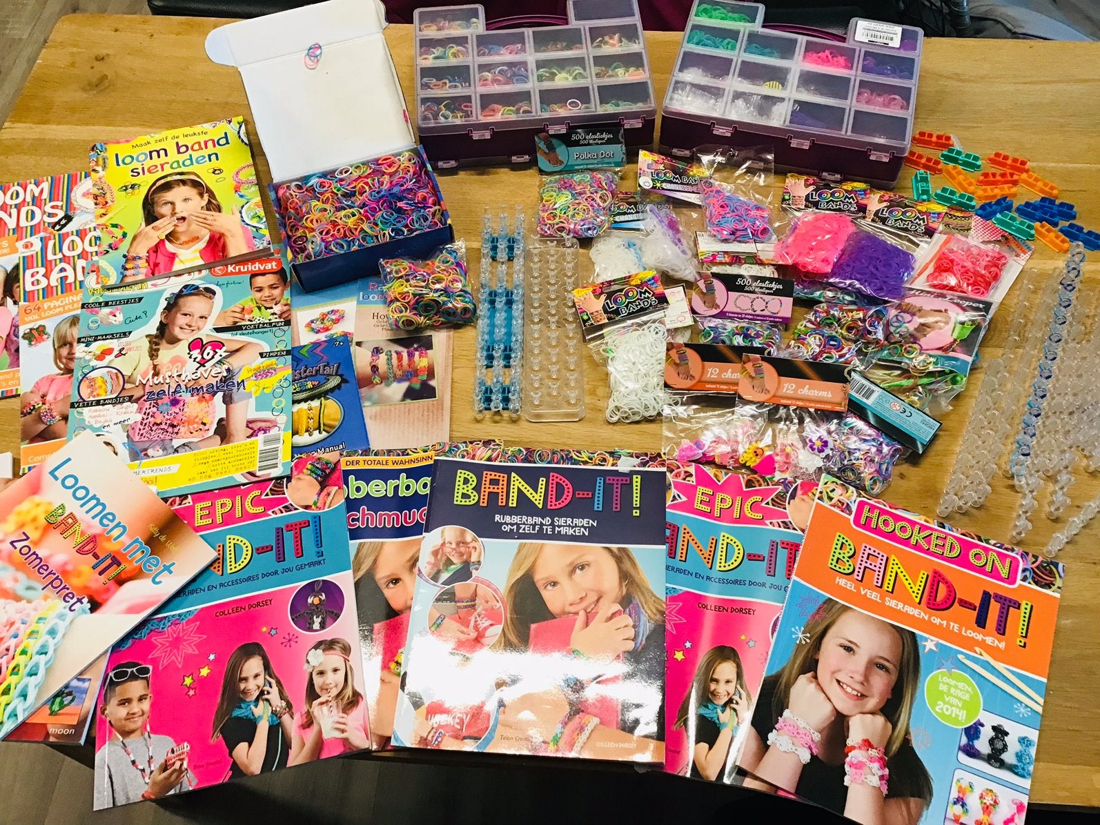 Loom bandjes en meer, zie foto’s, ZGAN, Meerkleurig, Ophalen of Verzenden, Zo goed als nieuw, Overige materialen