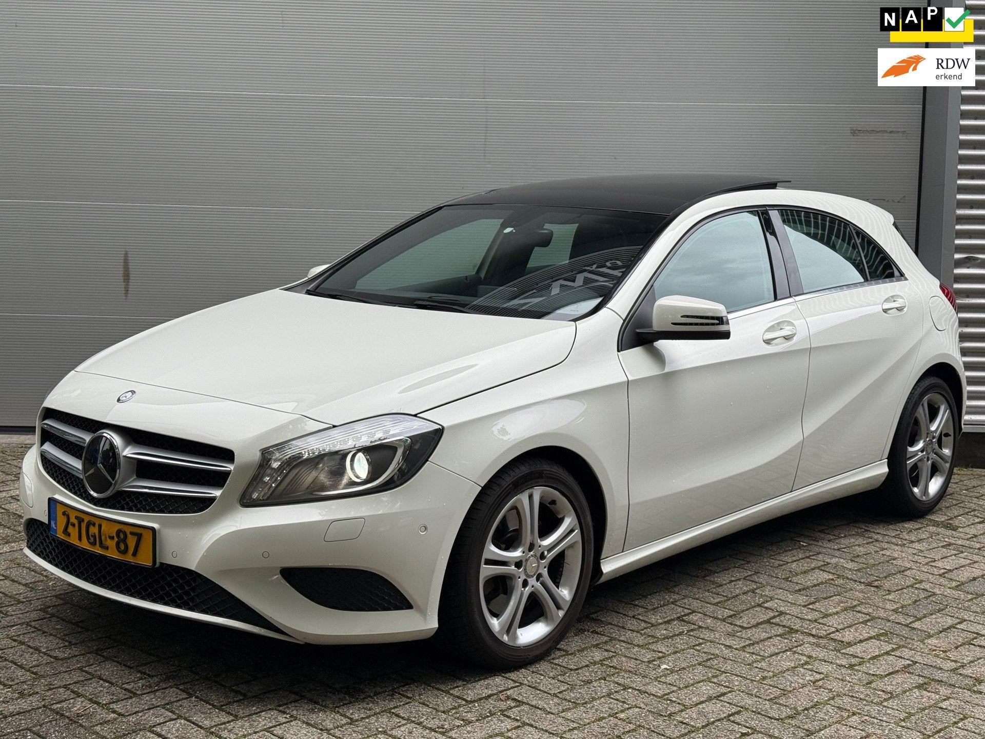 Mercedes-Benz A-klasse 250 Ambition l Pano l Cruise l Climat, 1345 kg, Gebruikt, 4 cilinders, Leder en Stof