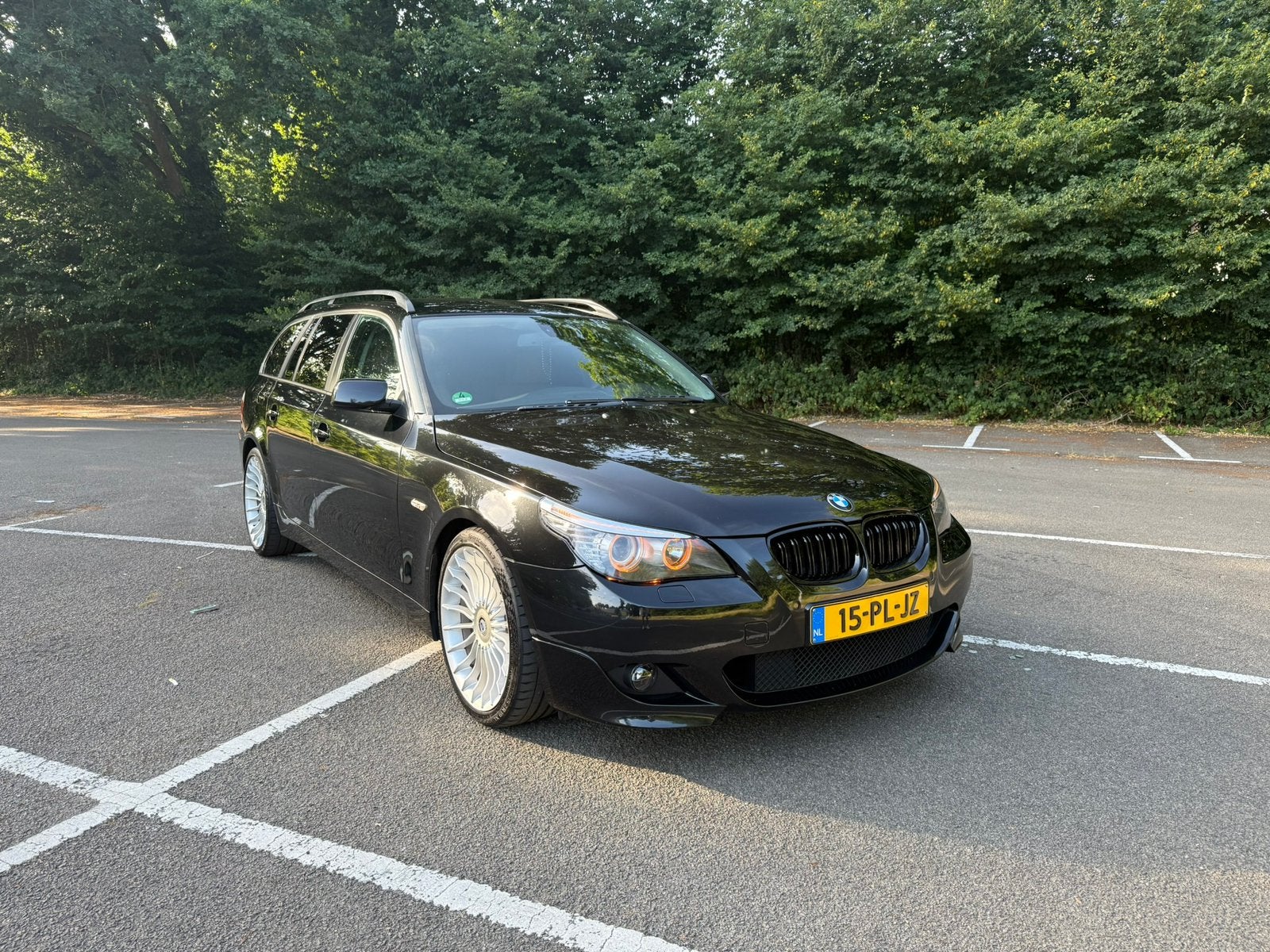 BMW 525I Touring Aut | Leer | Goed onderhouden, Auto's, Automaat, Achterwielaandrijving, 2000 kg, Zwart