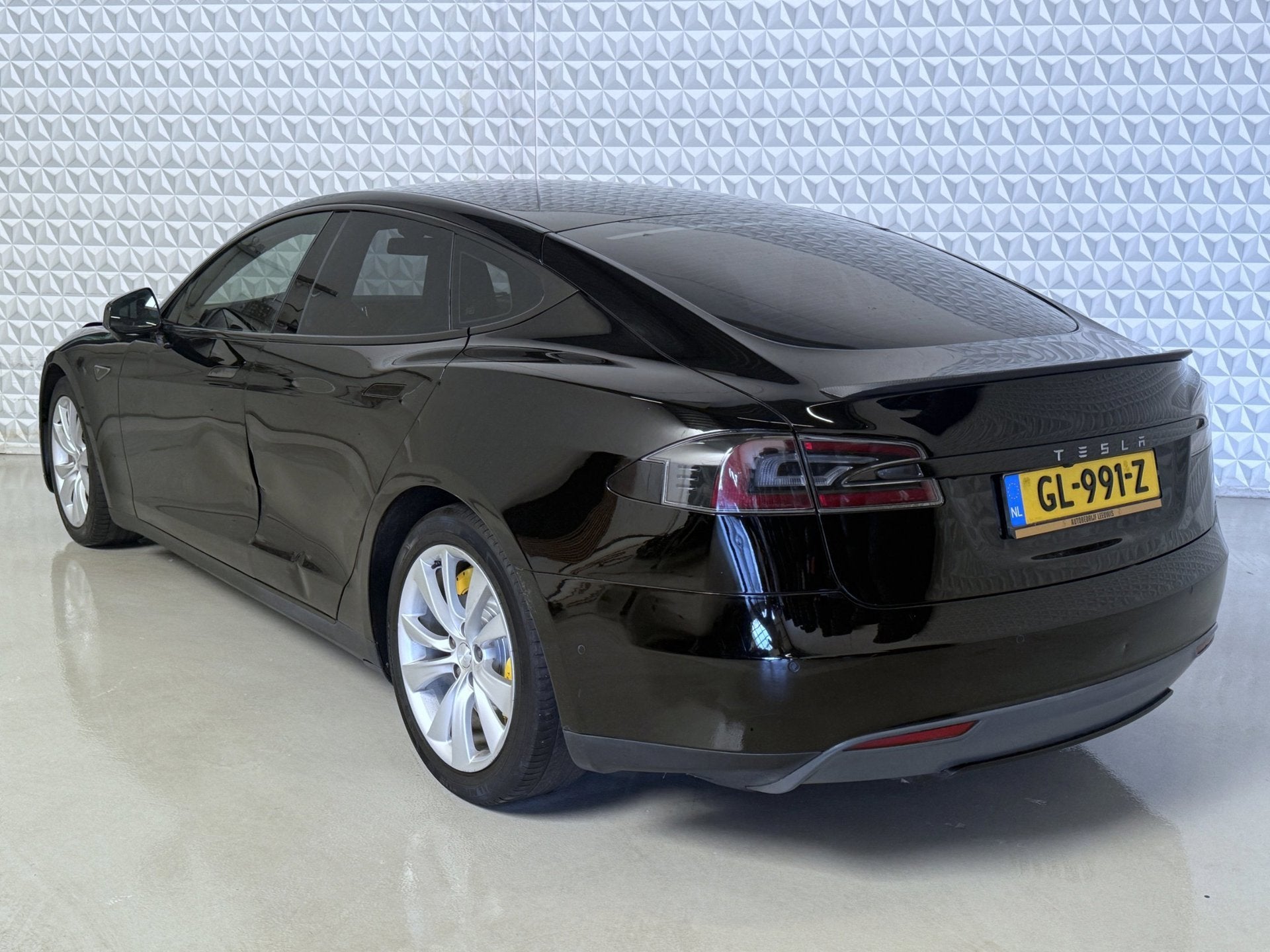 Tesla Model S 85D Base / GOEDKOOPSTE VAN DE EU! (2015), Auto's, Tesla, 390 km, Gebruikt, Zwart, 38 min