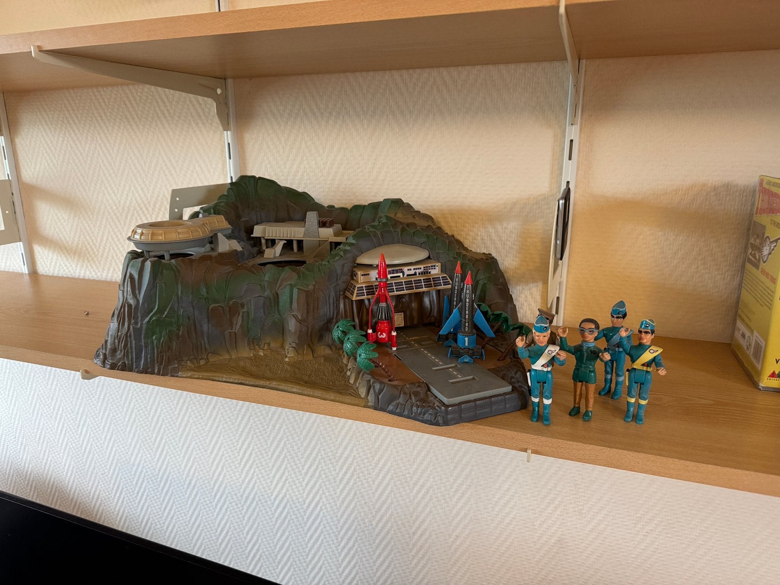 Thunderbirds eiland inc vliegtuigen., Ophalen