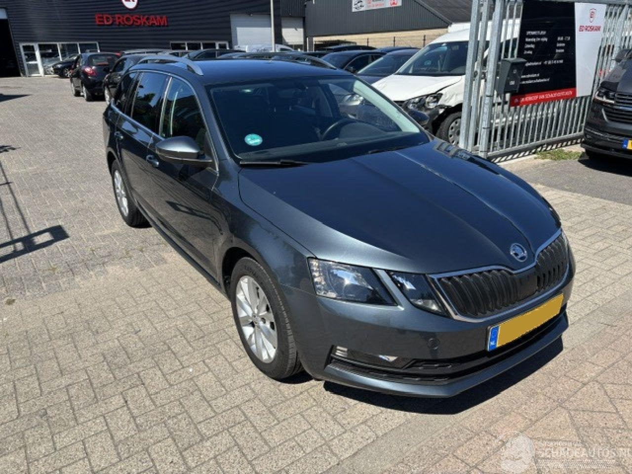 Skoda Octavia 1.0 TSI Automaat NAP (bj 2018), Auto diversen, Schadeauto's, Automaat, Infoline@skoda-auto.cz, Stationwagon, Zilver of Grijs
