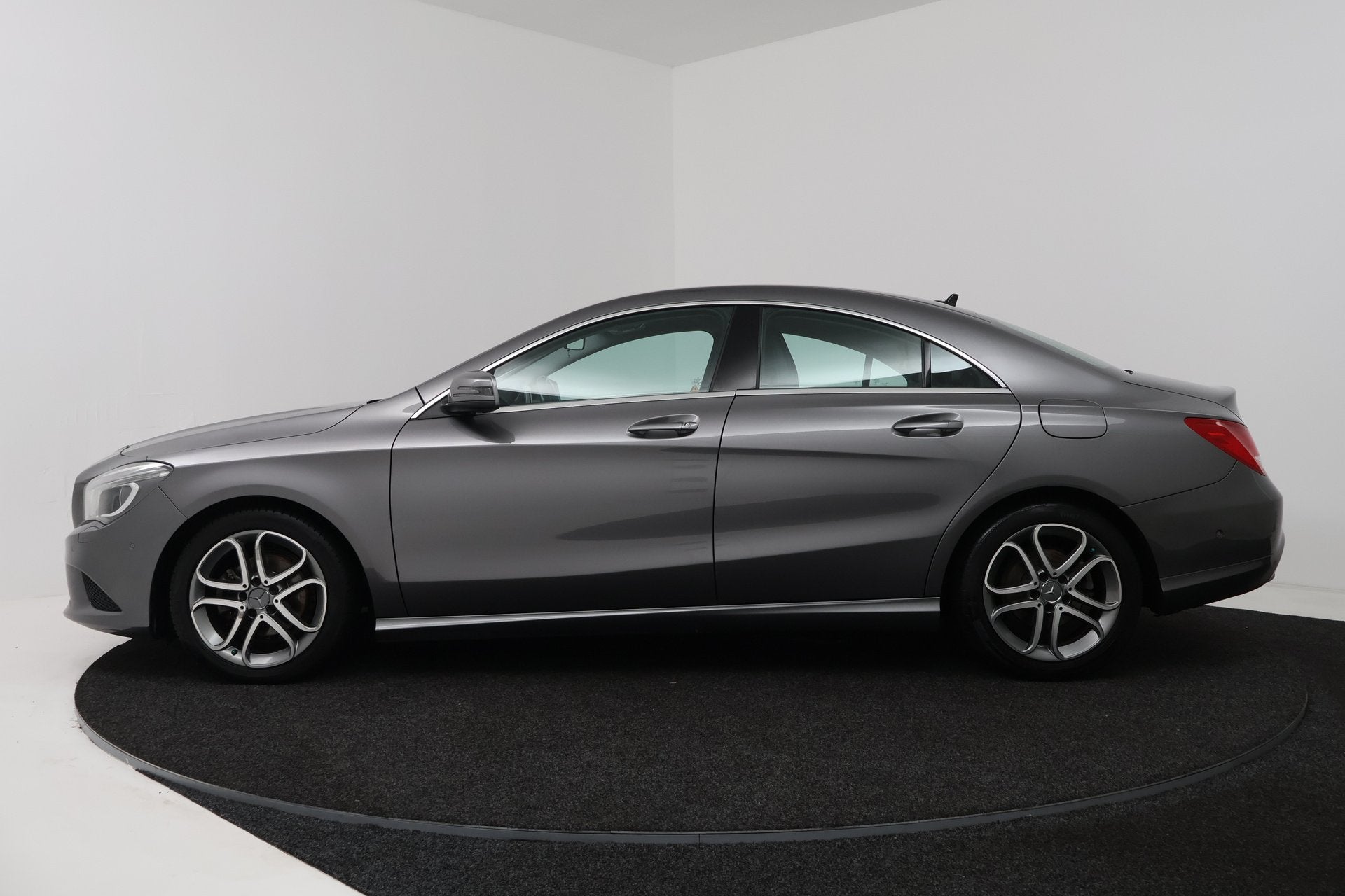 Mercedes-Benz CLA-Klasse 180 BlueEFF. Ambition (NAVIGATIE, P, Voorwielaandrijving, CLA, Gebruikt, 4 cilinders