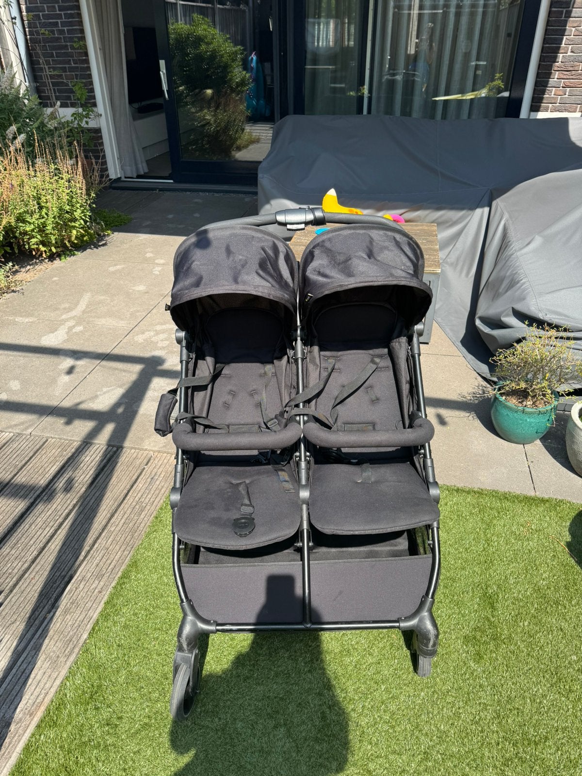 Duo buggy / dubbele buggy – zwart – compact inklapbaar, Kinderen en Baby's, Buggy's, Ophalen, Gebruikt