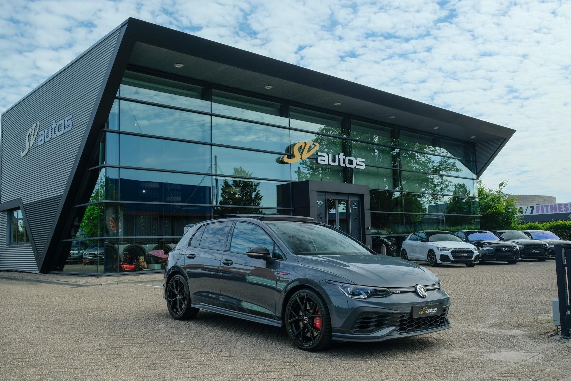 Volkswagen Golf 8 GTI Clubsport 2.0 TSI 300pk Panoramadak IQ, Gebruikt, 4 cilinders, 1984 cc, Automatische klimaatregeling