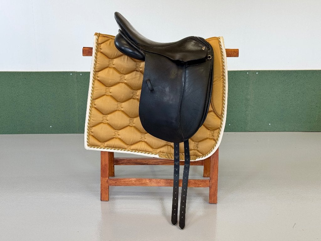 Massimo / Greenfield Saddlery dressuurzadel 17,5”, Dieren en Toebehoren, L (17.5 inch), Gebruikt, Massimo, Dressuur