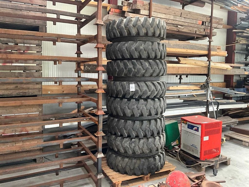 Set banden voor banden graafmachine