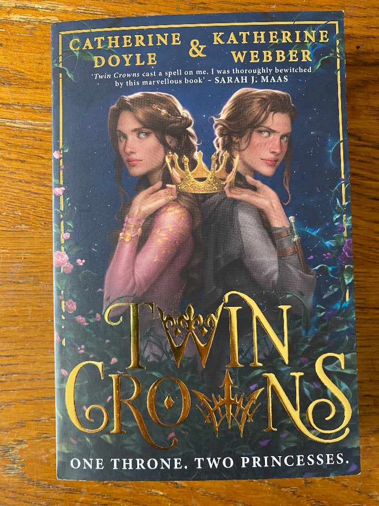 boek Twin Crowns, Ophalen of Verzenden, Gelezen, Catherine doyle en katherine webber