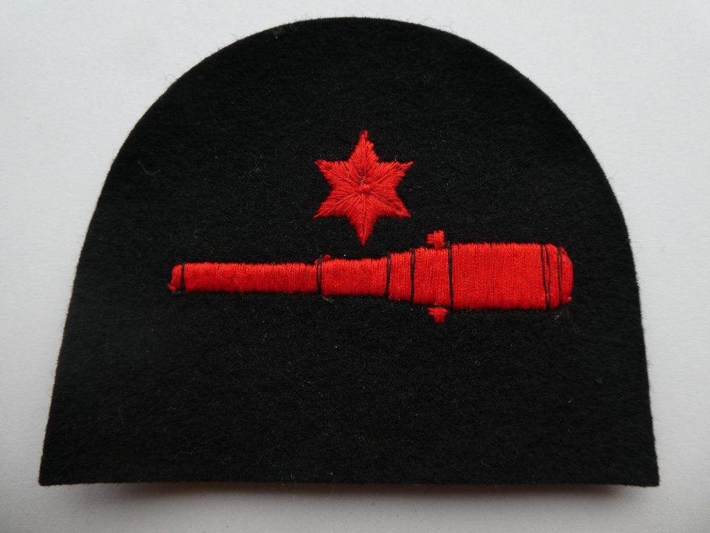 Royal Navy Gunner 1e Class, Ophalen of Verzenden, Marine, Engeland, Embleem of Badge