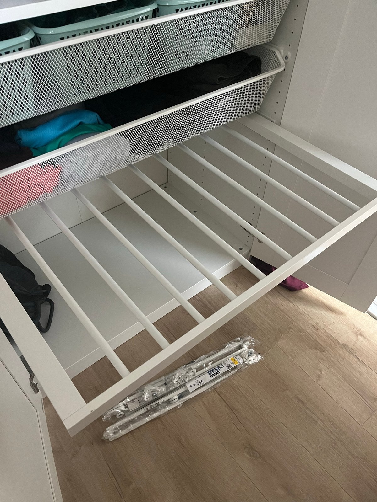 IKEA KOMPLEMENT Uittrekbare Broekhanger Wit 100x58 cm, Ophalen, 50 tot 100 cm, Zo goed als nieuw, Minder dan 100 cm