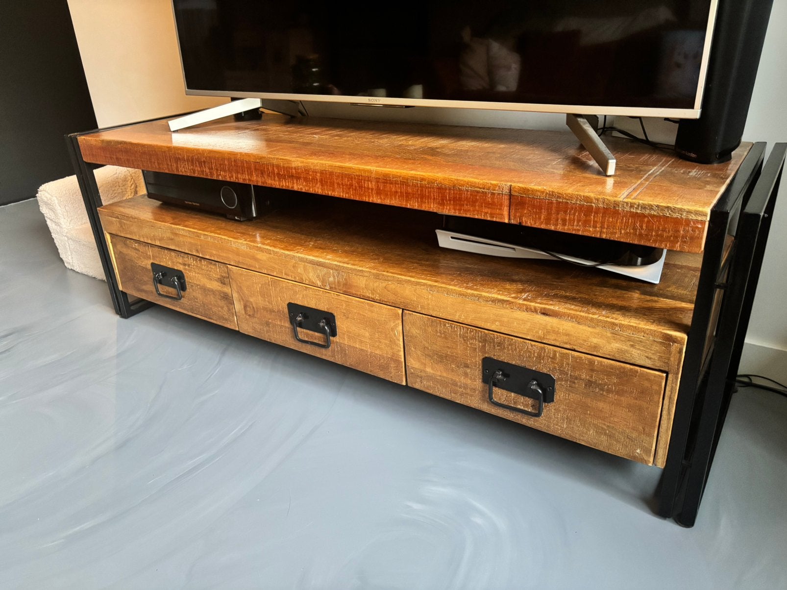 TV-dressoir Milan – Feelings – massief mangohout, Ophalen, 150 tot 200 cm, Zo goed als nieuw, Minder dan 100 cm
