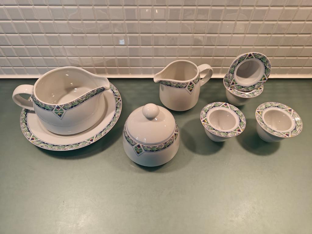 Arzberg servies: sauskom, eierdopjes, melkkannetje, suikerpo, Ophalen, Overige typen, Zo goed als nieuw, Effen