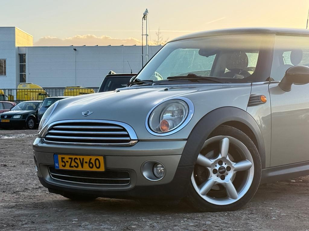 Mini Mini 1.6 Cooper/ AUTOMAAT/ LAAG KM, Voorwielaandrijving, 15 km/l, Gebruikt, 4 cilinders
