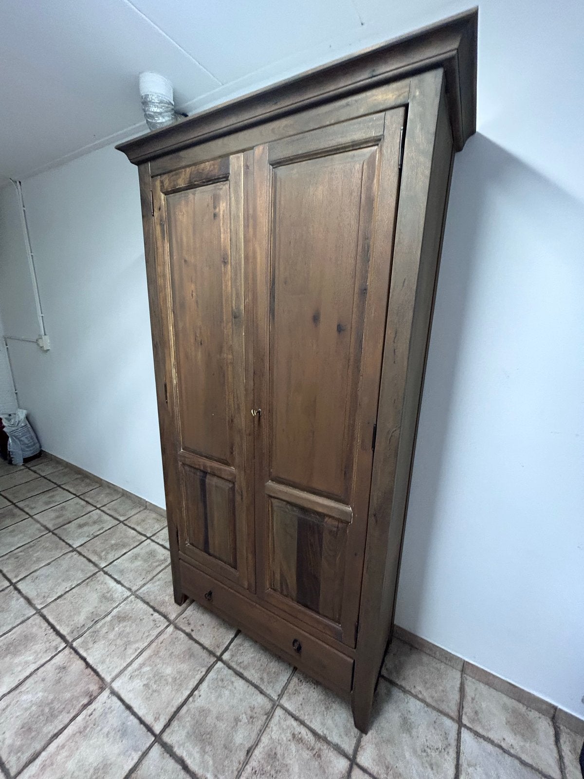 Massief houten kledingkast met legplanken en lade, Ophalen, Gebruikt, 50 tot 100 cm, Met lade(s)