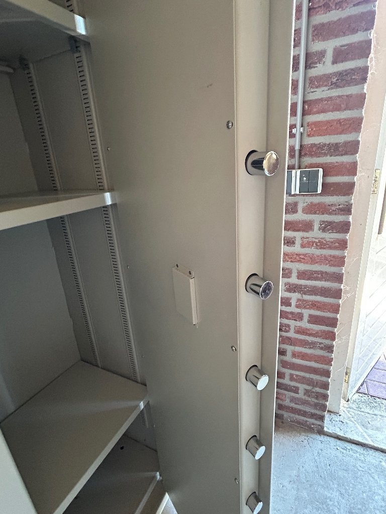 4* diverse kluizen/ waardekast/ opbergkast/ brandkast, Ophalen, Gebruikt, Brandkast