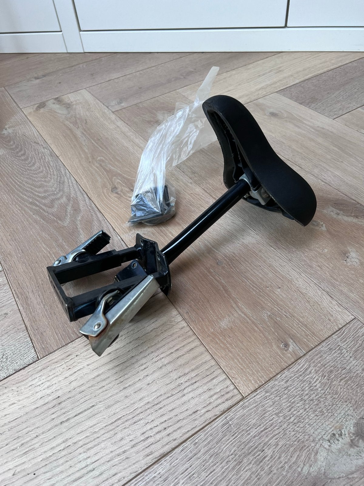 Zadel voor op stang damesfiets met voetsteuntjes, Voorzitje, Ophalen, 15 t/m 25 kg, Gebruikt