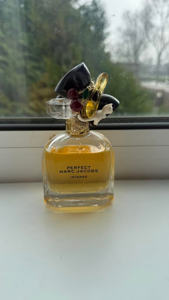 Marc Jacobs Perfect Intense Eau de Parfum, Sieraden, Tassen en Uiterlijk, Uiterlijk | Parfum, Ophalen of Verzenden, Zo goed als nieuw