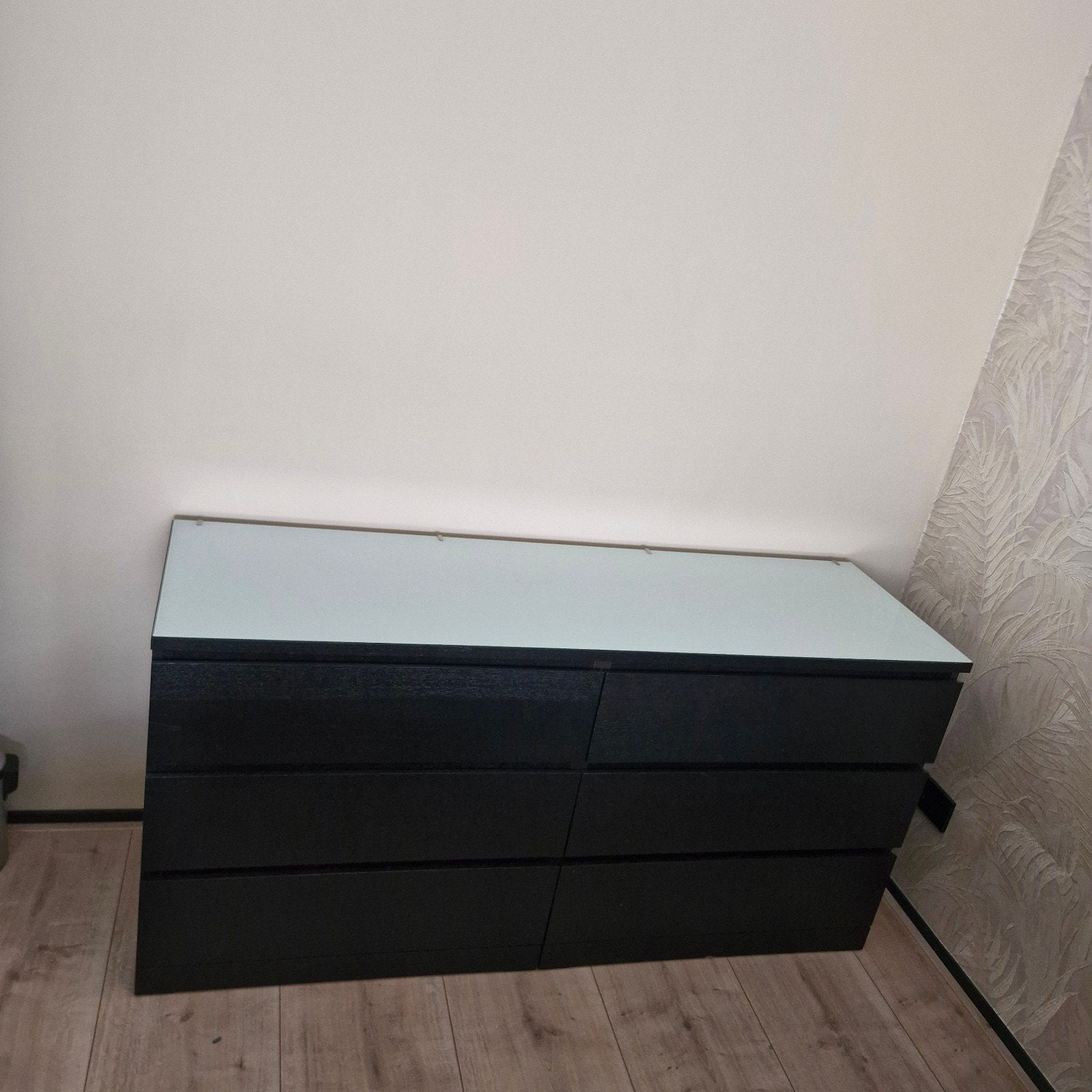 Malm ladekast met melkglazen blad, Huis en Inrichting, Kasten | Ladekasten, Ophalen, Gebruikt, 5 laden of meer, Glas