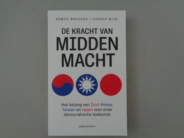 De kracht van Middenmacht - Remco Breuker & Casper Wits, Ophalen of Verzenden, Zo goed als nieuw, Politiek en Staatkunde, Remco Breuker & Casper Wits