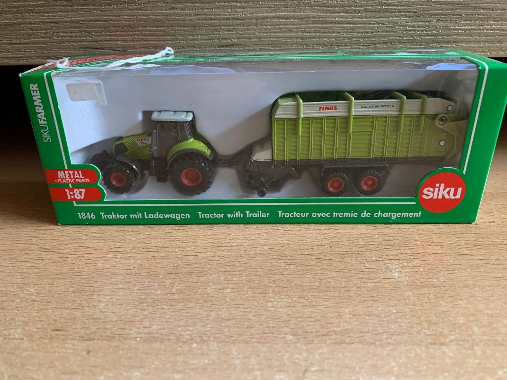 Siku 1846 Tractor Claas met opraapwagen Schaal 1 : 87, Ophalen of Verzenden, Zo goed als nieuw, Hijskraan, Tractor of Landbouw