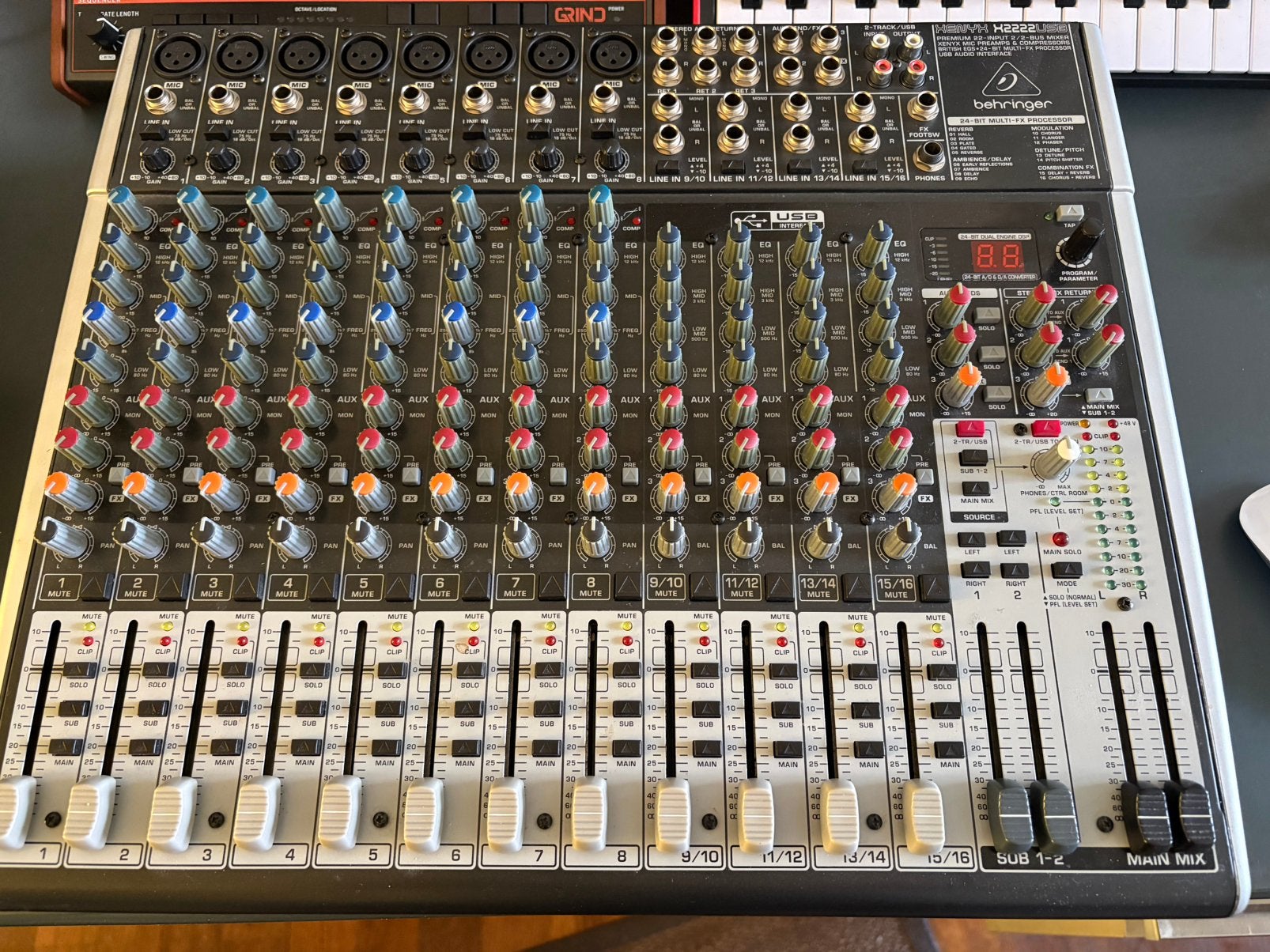 Behringer Xenyx X2222 USB, Ophalen of Verzenden, Zo goed als nieuw, 10 tot 20 kanalen