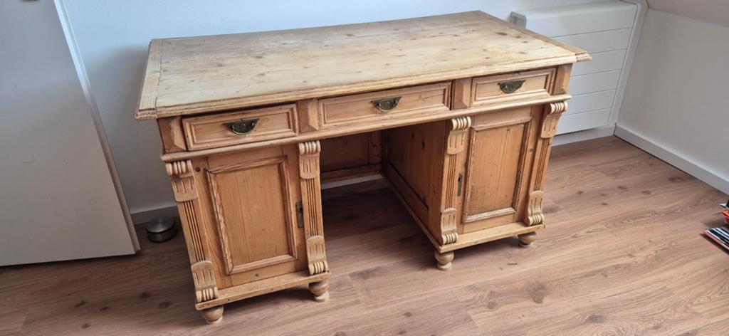 Antiek grenen bureau met lades en uitschuifbare planken., Ophalen