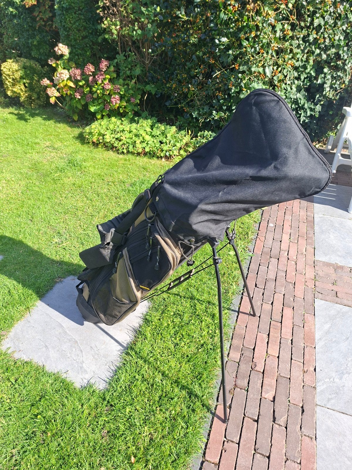 dunlop golftas  met golfset [ ijzeren shafts)