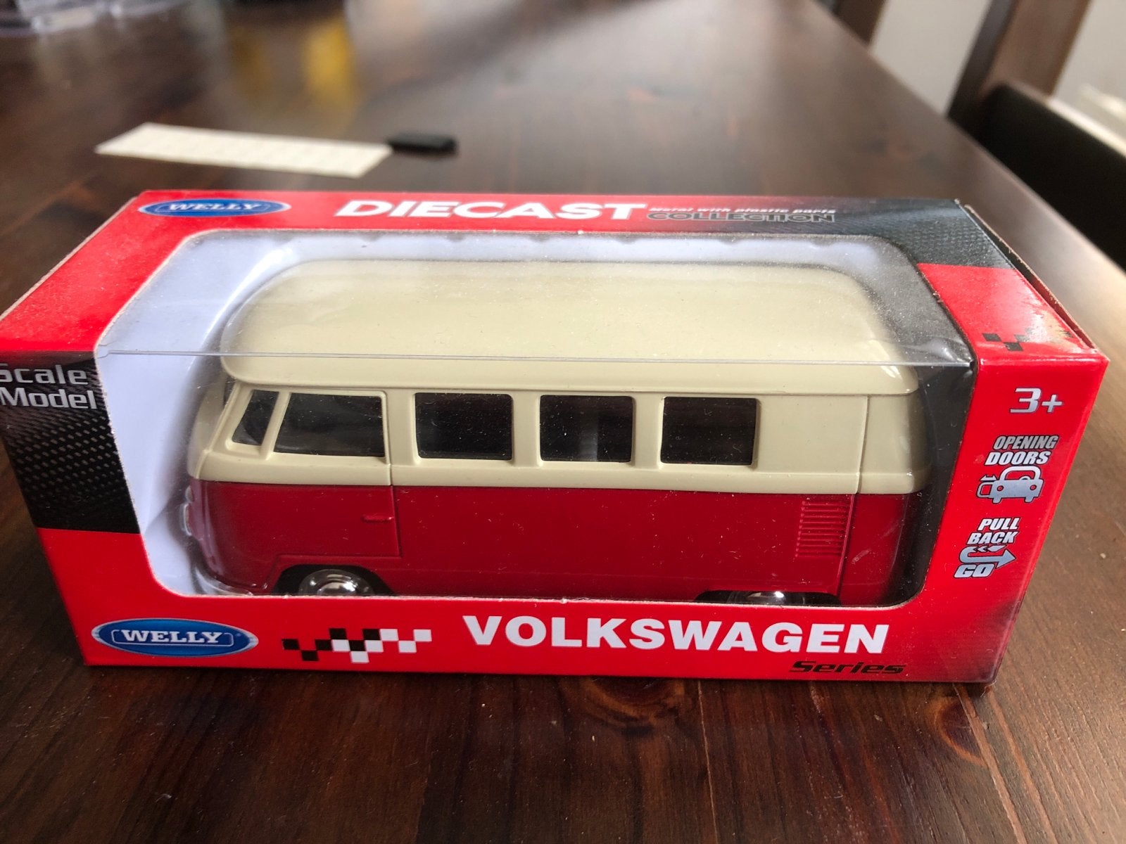 Welly Diecast Volkswagen Busje - Rood/Crème, Hobby en Vrije tijd, Modelbouw | Auto's en Voertuigen, Overige merken, Auto, 1:32 tot 1:50