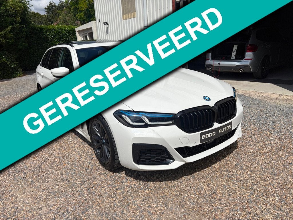 BMW 5-serie Touring 530e xDrive M-pakket Panodak Laserlight, Auto's, BMW, 1998 cc, Gebruikt, Zwart, 4 cilinders
